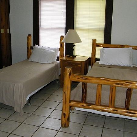River Front Motel Bandera Dış mekan fotoğraf