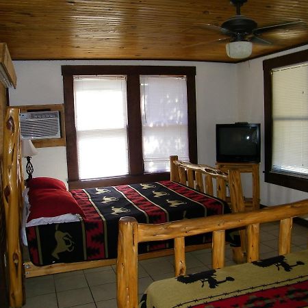 River Front Motel Bandera Dış mekan fotoğraf