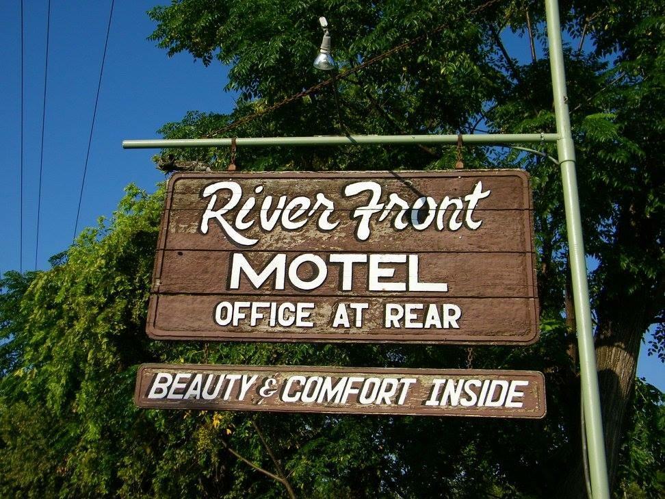 River Front Motel Bandera Dış mekan fotoğraf