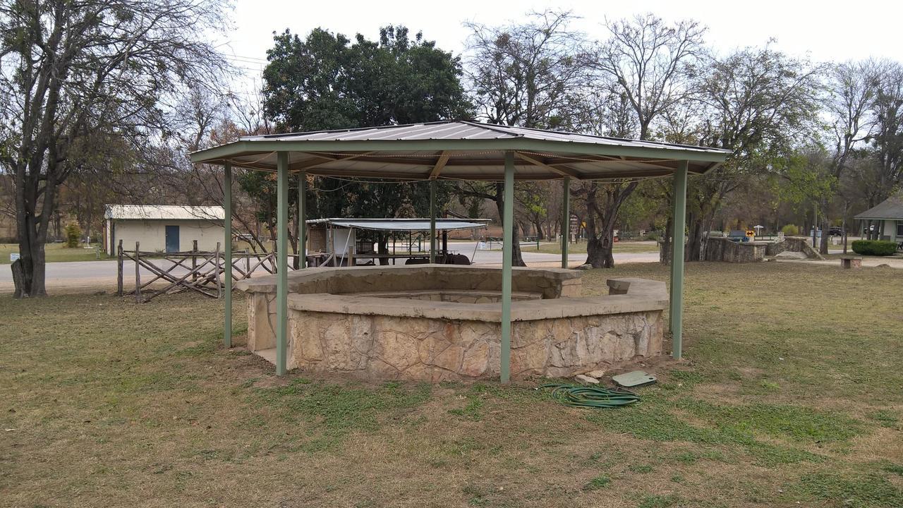 River Front Motel Bandera Dış mekan fotoğraf